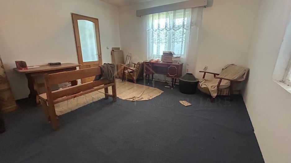 Casă de vânzare în centrul Oituzului, DN11 - Poză 5