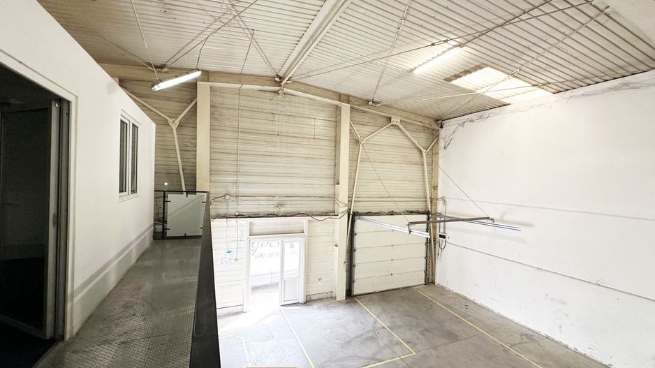 Hala mica de inchiriat Arad central 167 mp, cost redus, acces TIR - Poză 1