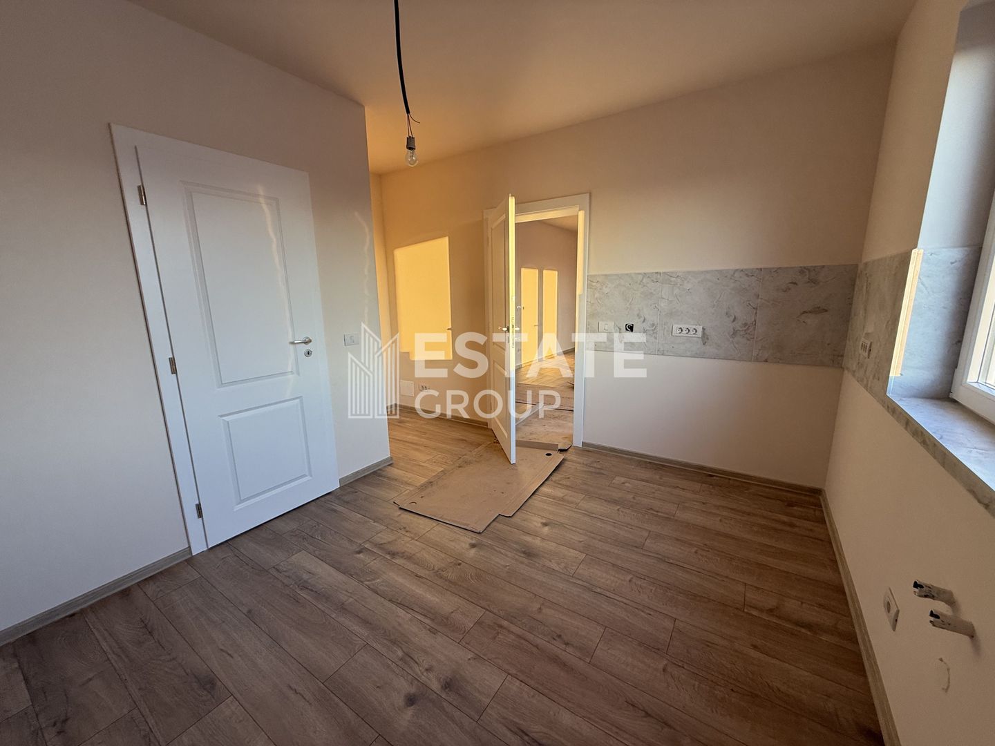 Casa individuala cu 4 camere in Mosnita Noua zona Castel - Poză 8