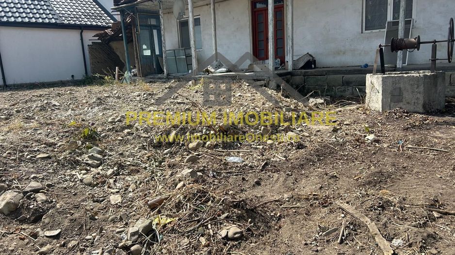 Casă de vânzare în centrul Oituzului, DN11 - Poză 12