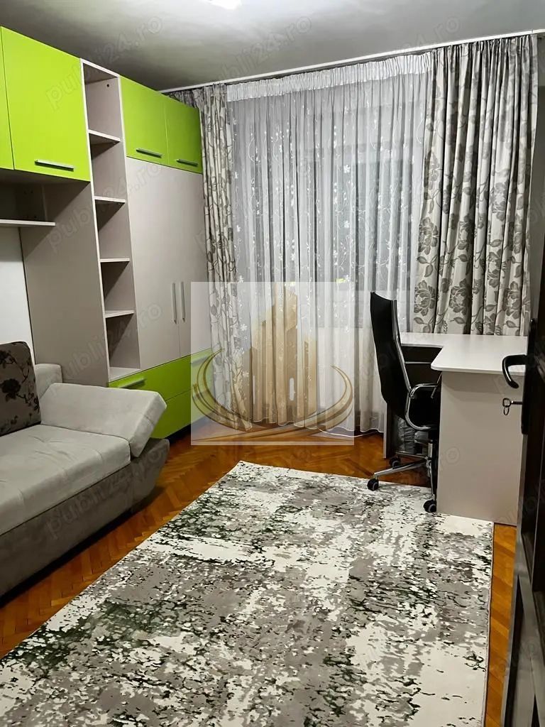 Apartament 3 camere, decomandat, zona Lunei - Poză 2