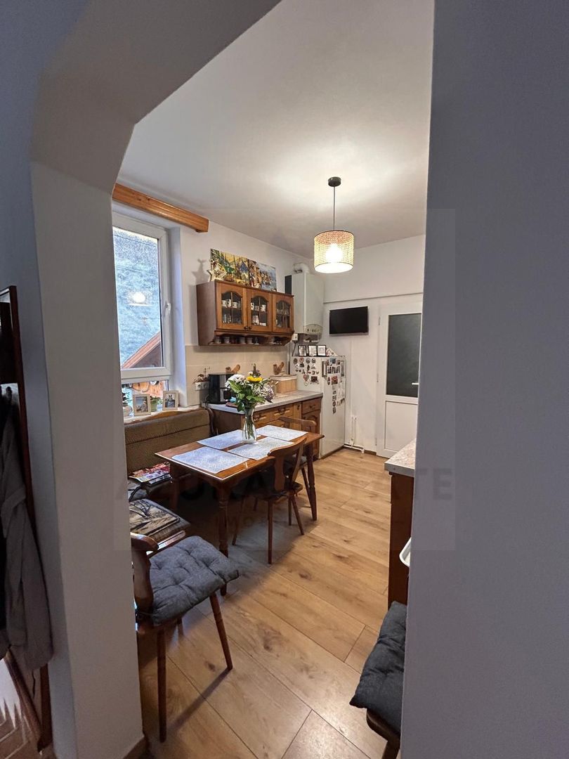 Casa 3 camere 73,73 mp parter 2 pivnite si magazie centru Cisnadie - Poză 6