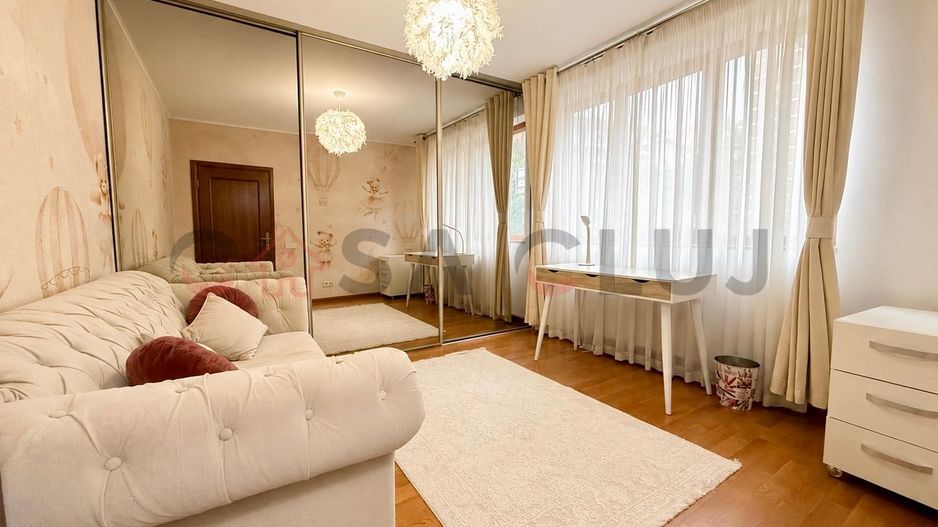 Apartament în vilă, curte, la cheie, parcare, Europa - Poză 6