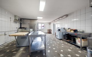 Spațiu de producție cu dotări complete: brutărie, patiserie și magazin - Poză 17