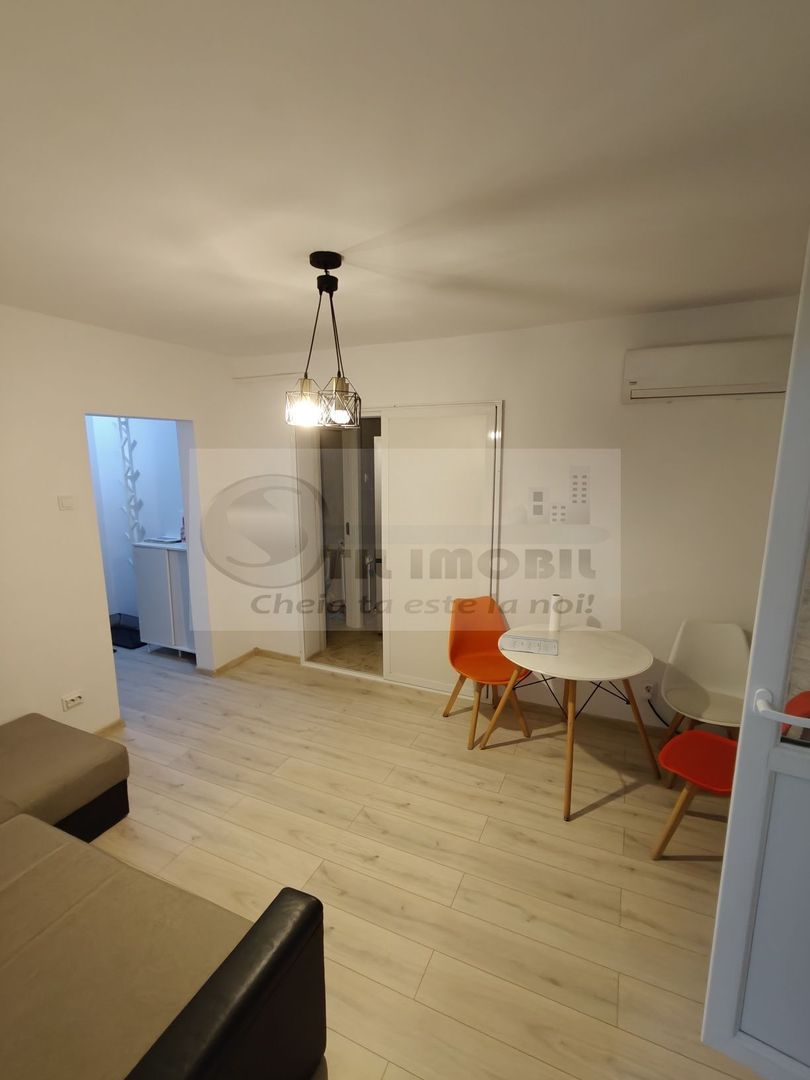 Apartament semidecomandat cu 3 camere si balcon - Podu Ros - 500€ - Poză 4
