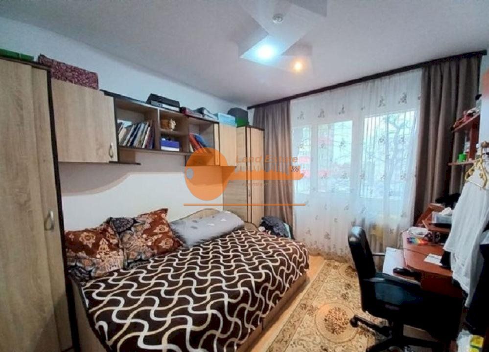 4 camere Rahova cu doua balcone si boxa - Poză 5