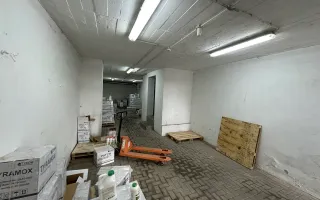 De Vânzare Clădire comercială cu depozit și parcare tiruri. 17 ari. - Poză 15