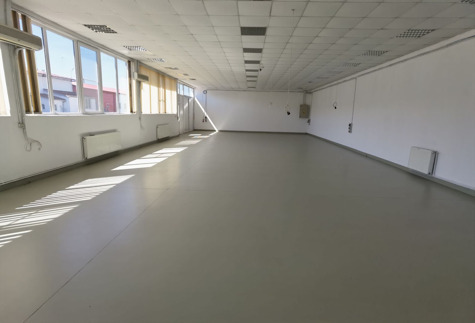 Proprietate industriala  la 35 km de TM - Poză 50