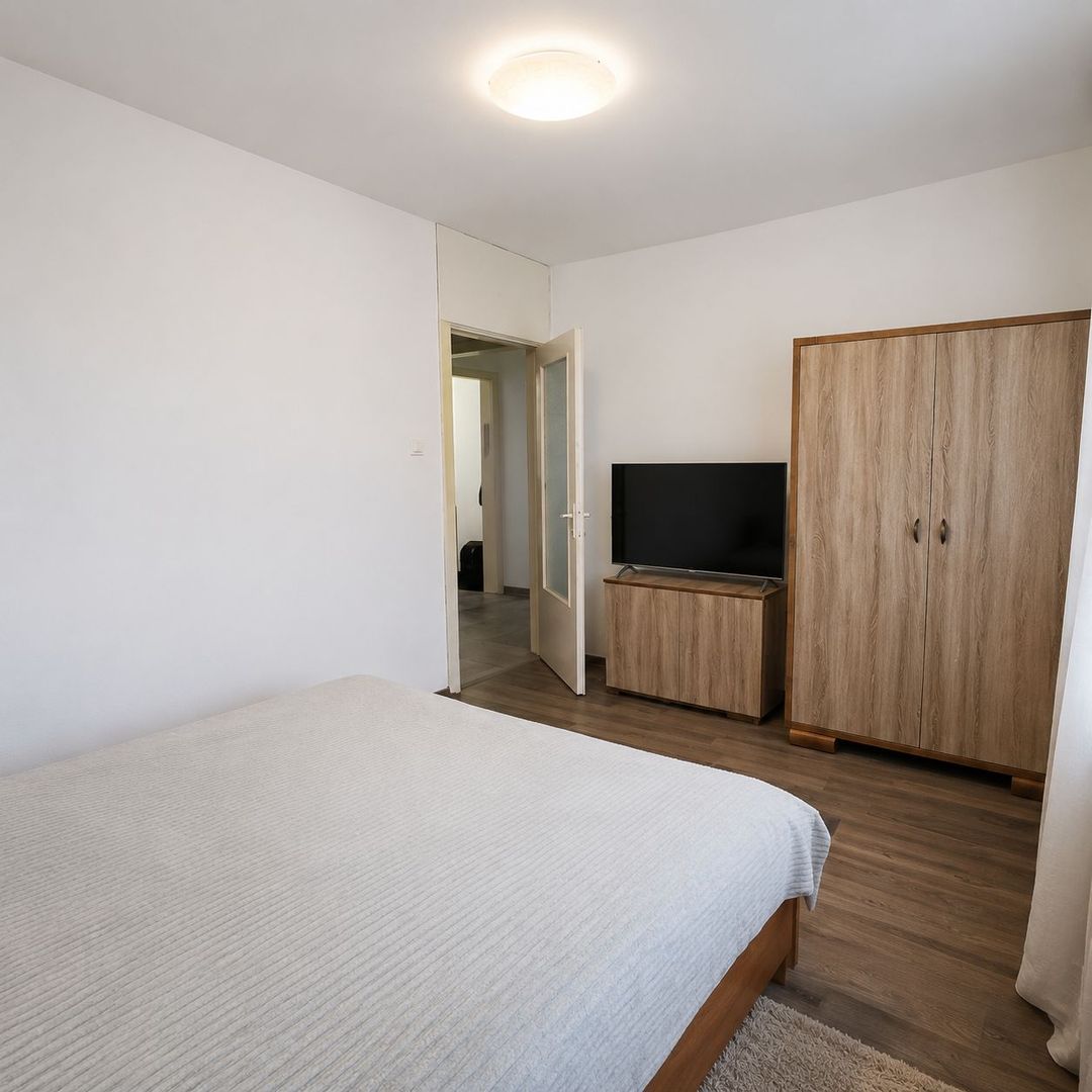 Apartament decomandat cu 3 camere și 2 băi, zona Complex Studențesc - Poză 2