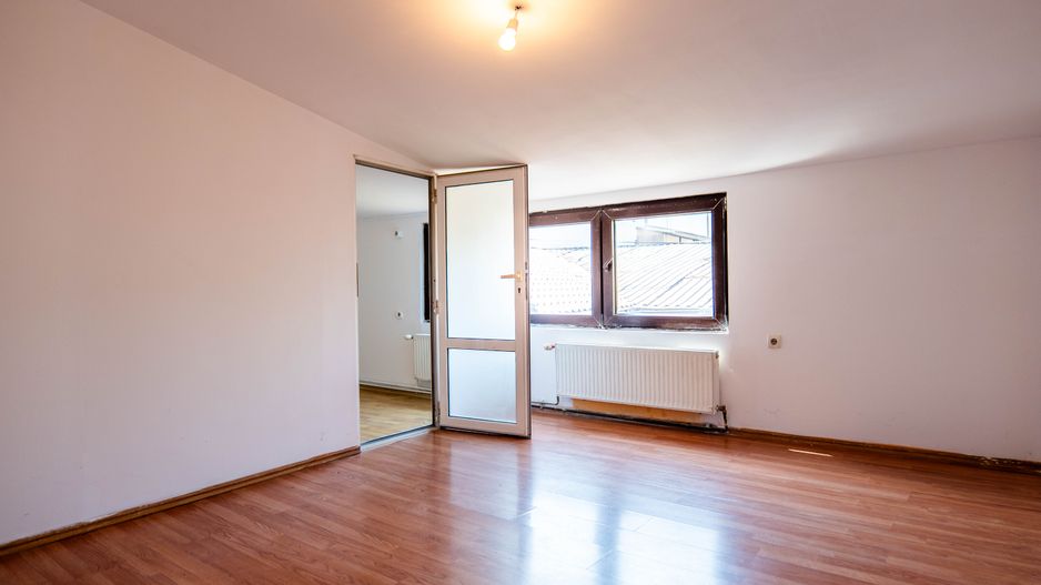 Casă de vânzare – 181 mp, 3 apartamente, 9 camere – București - Poză 16
