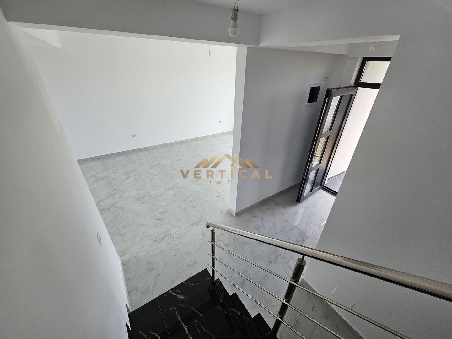 Vila 4 camere in centrul comunei Berceni - Poză 10
