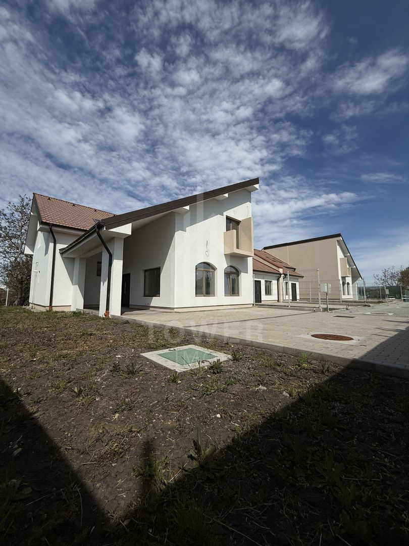 Casa rezidențială cu 5 camere, 2 băi  – Sura Mica - Poză 2