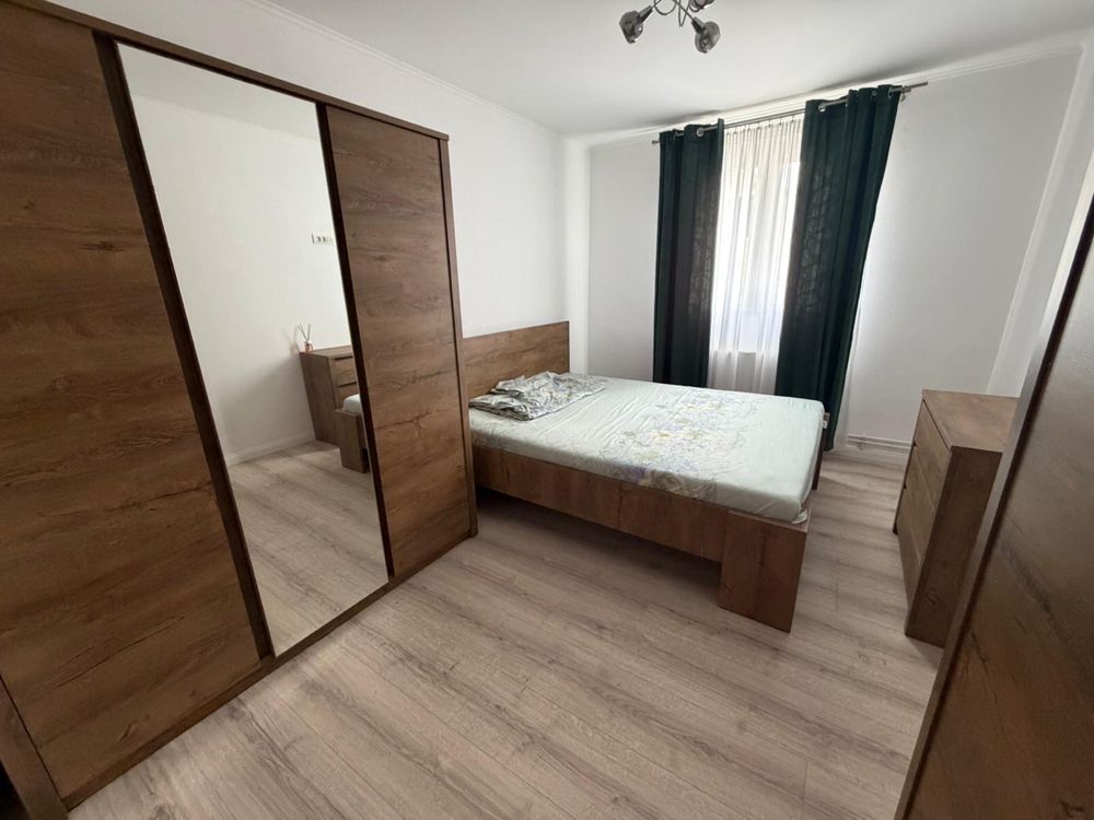 Închiriez casă individuală spațioasă 5 camere ( 200mp ) compusă din 2 apartamente cu intrare separată - Poză 4