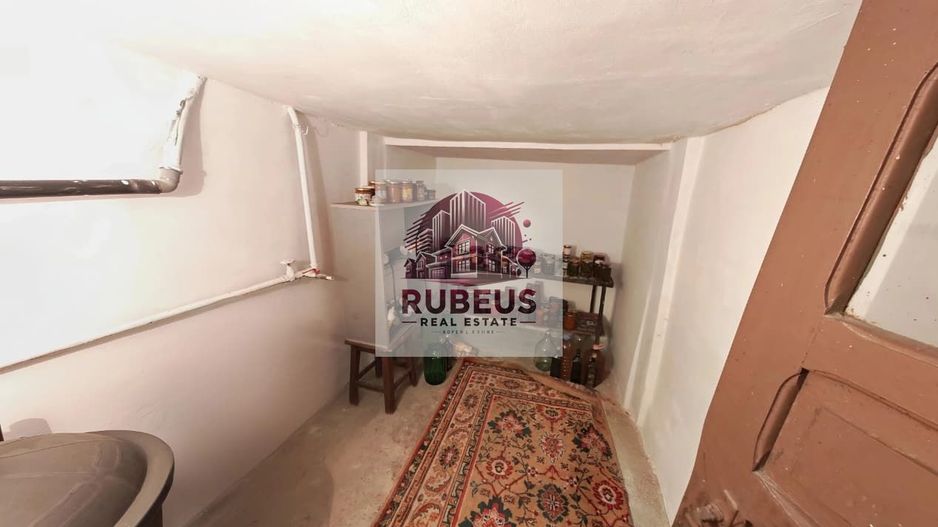 Casa cu personalitate in Calomfirescu – spatiu, liniste si teren gener - Poză 26