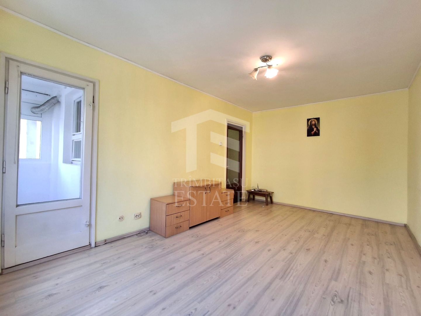 Apartament 3 camere decomandat | Locație excelentă | Bd. Chișinău 21 - Poză 4