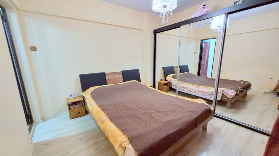 De inchiriat apartament cu 2 camere, Micro 17, parter, 400 euro - Poză 1