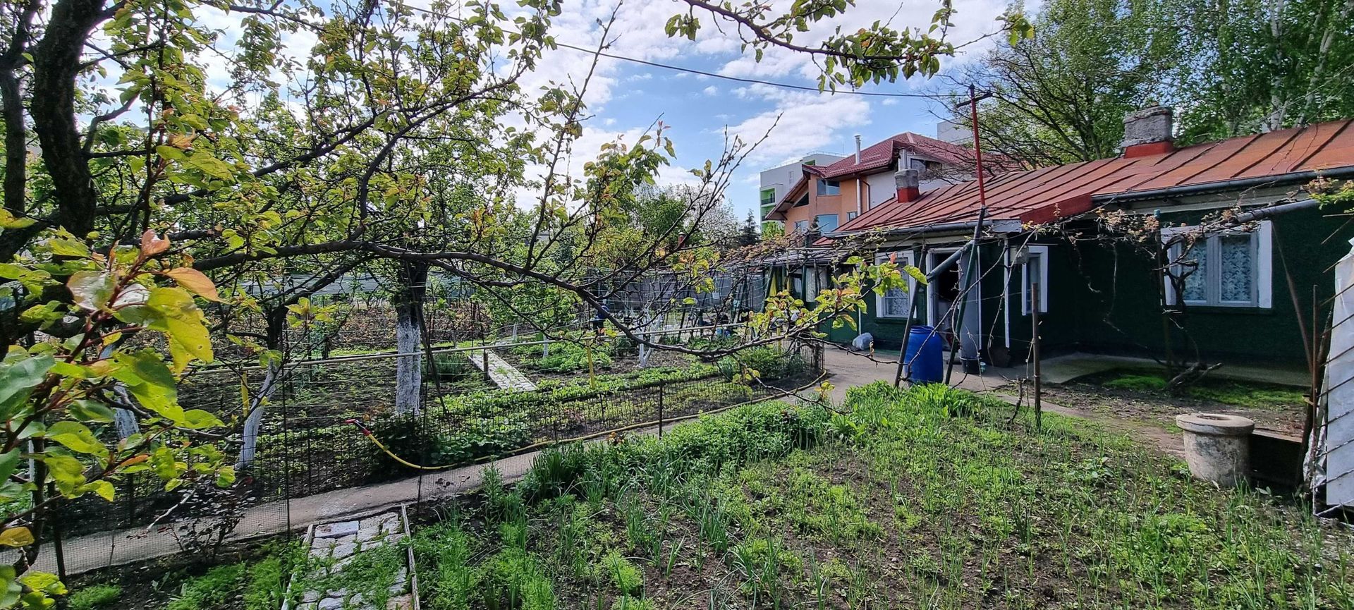 Teren + Casa Demolabila - Poză 1