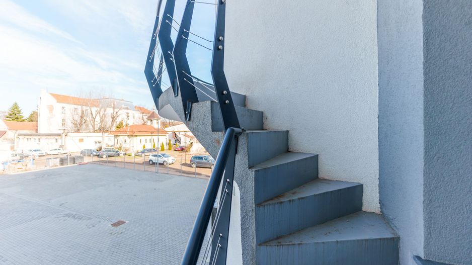 Clădire în zonă ultracentrală a Aradului - Poză 7