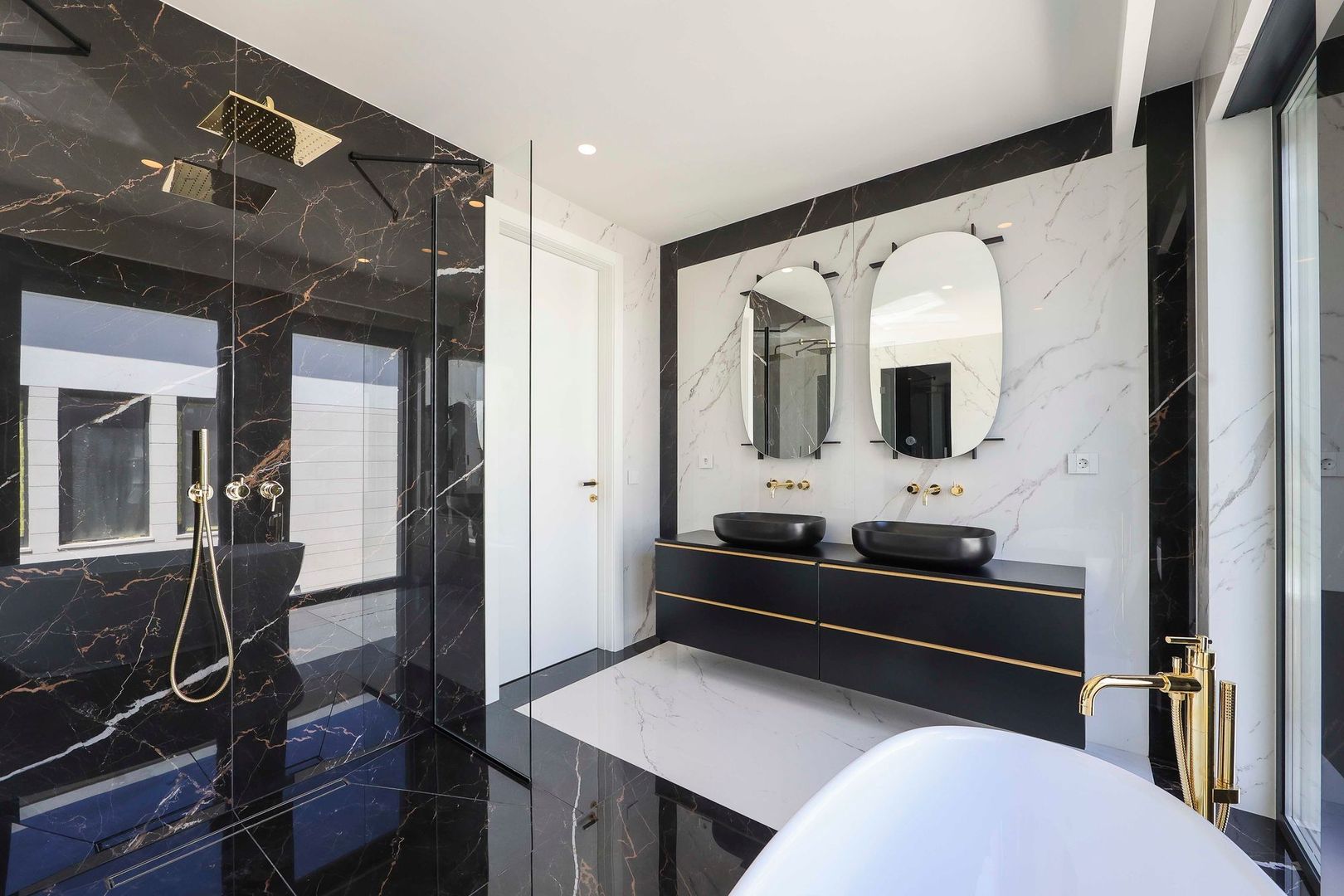 Vila in ansamblu exclusivist, acces la piscină și facilități premium - Poză 7