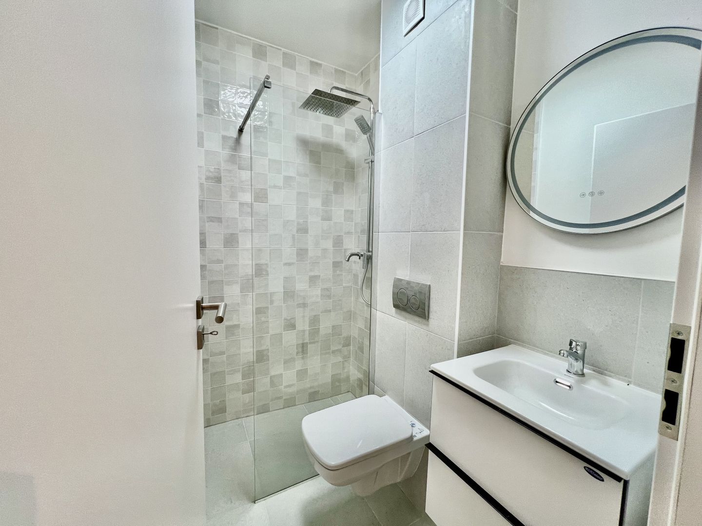 Apartament 3 camere, 71 mp utili + balcon  - etaj 1, finisat la cheie - Poză 8