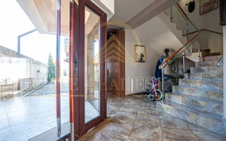 Casa De Vanzare in Palazu Mare - Teren de 455 mp cu Piscina si Garaj - Poză 15