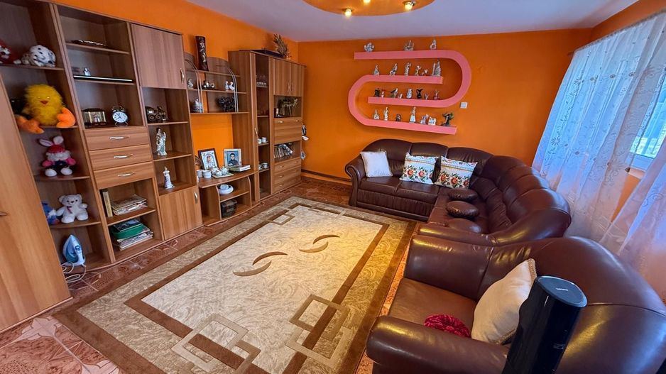 Vila S+P+1,+ garaj inchis + terasa si teren intravilan 6300 mp - Poză 10