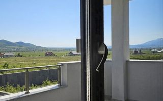 Casa noua 5 camere, 3 bai, curte mare - Poză 2