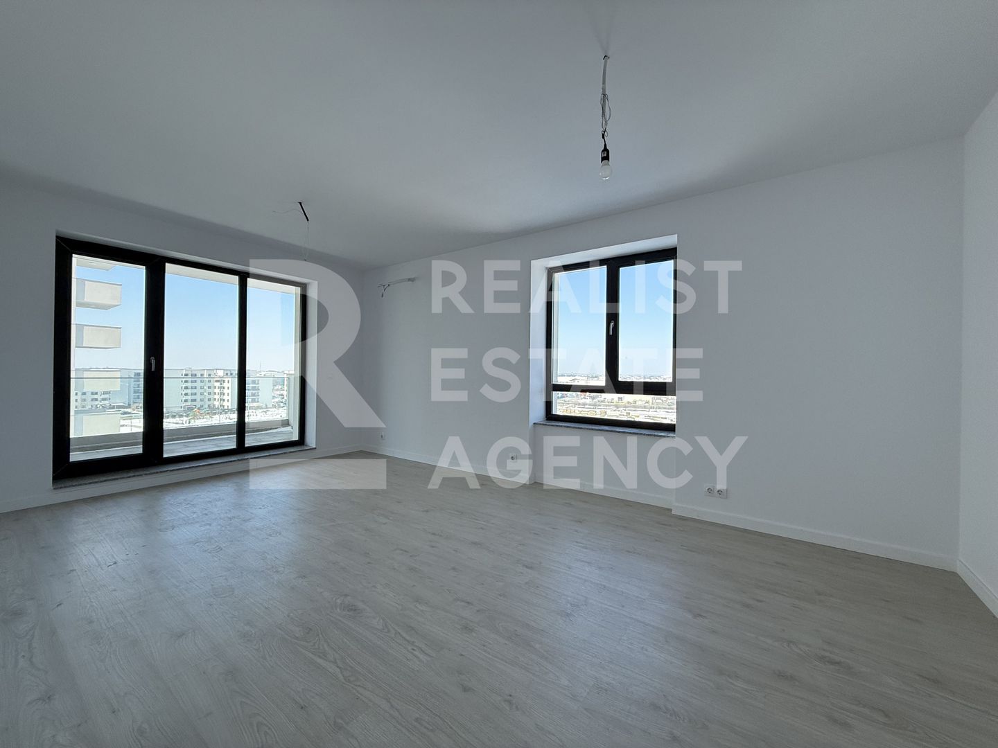 Apartament 3 camere de vânzare în nordul capitalei, lângă pădure - Poză 3