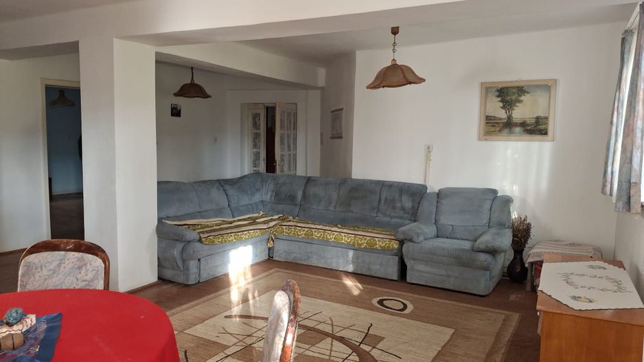 Casa cu 15 camere de vanzare in Bazna, Sibiu ( azil, pensiune) - Poză 1