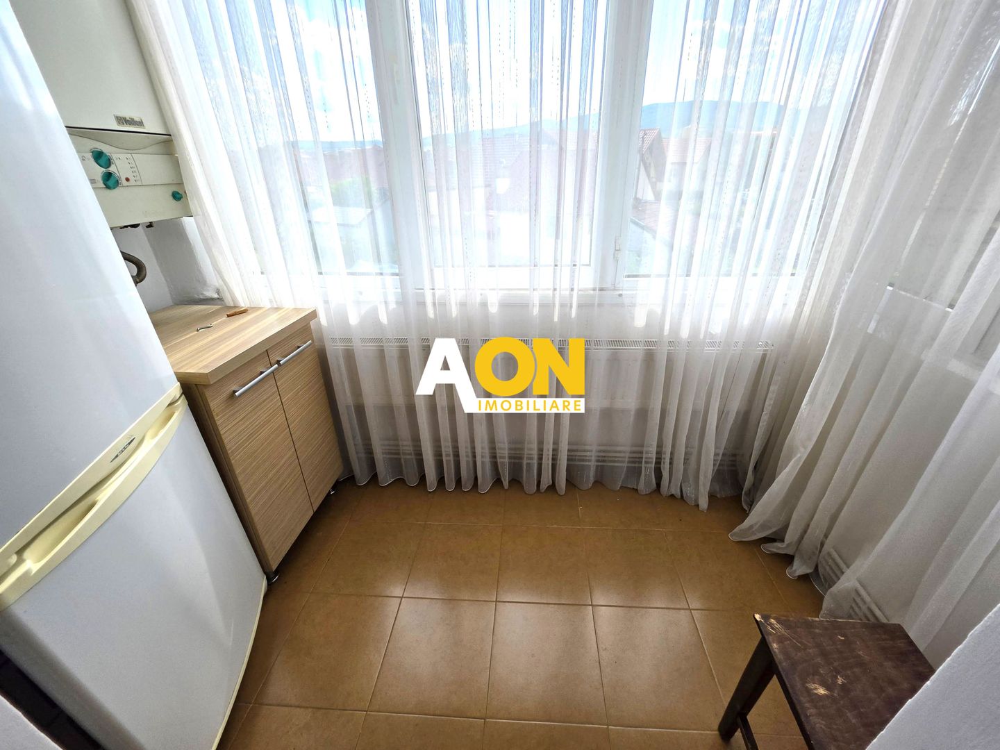 Apartament 3 camere, etaj 2, mobilat, utilat, zona Tolstoi Cetate - Poză 5