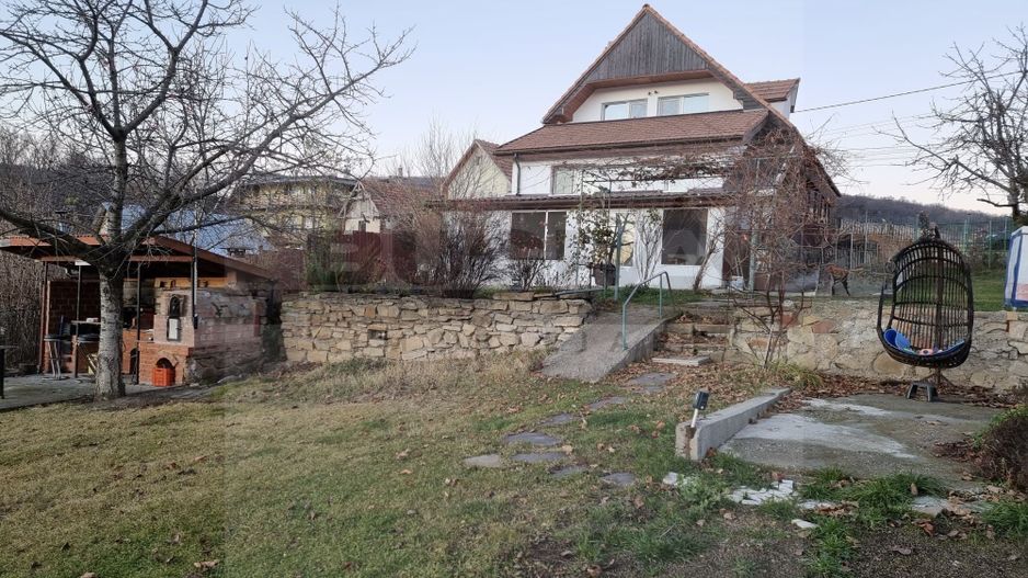 Casă spațioasă cu teren generos de 1000 mp in Dambul Rotund - Poză 13