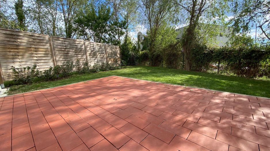 Apartament deosebit cu curte proprie si 2 locuri de parcare - Poză 6