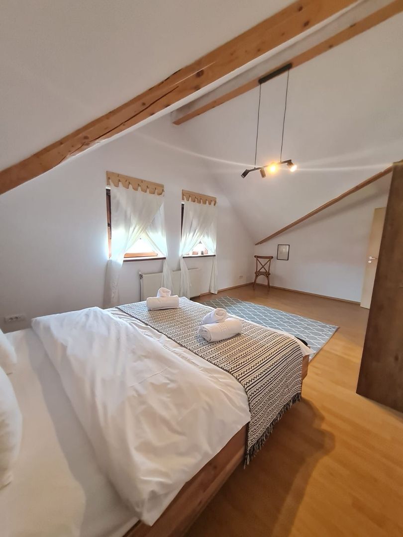 Vila spațioasă și recent renovată în Ghiroda! - Poză 10