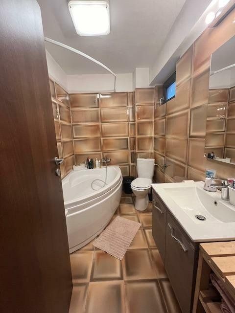 Casa 4 camere cu terasa si loc de parcare subteran - Poză 12