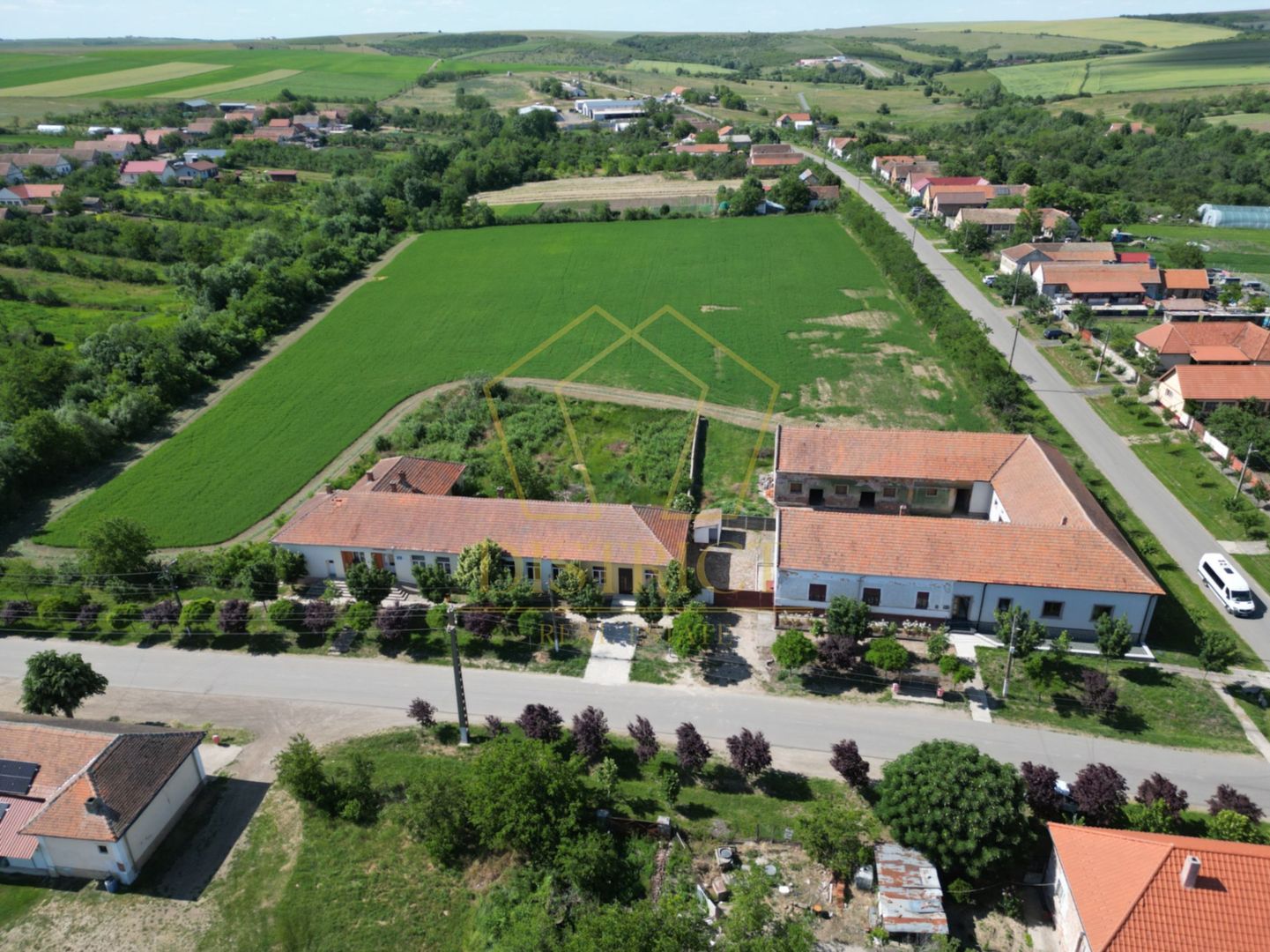 Casa cu istorie, teren de aproape 2 hectare si potențial rar | Petrovaselo - Poză 16