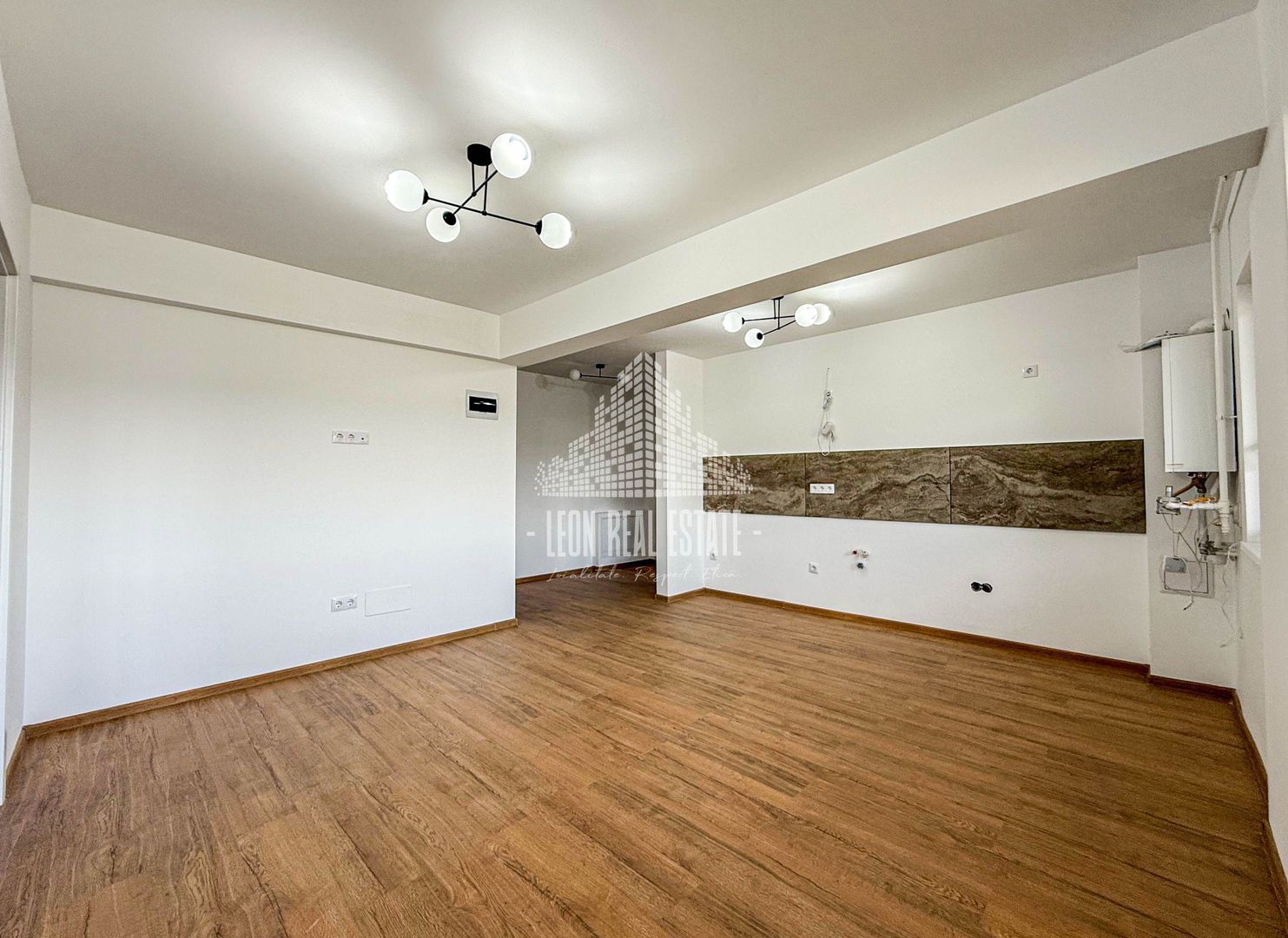 Apartament 3 camere, finisat modern, in Baciu, zona Petrom - Poză 2