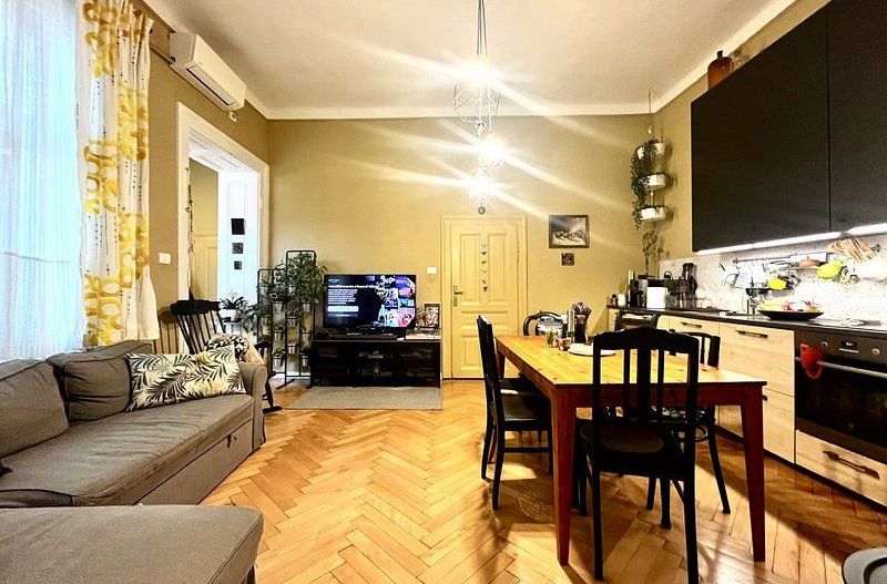 Un apartament cu 3 camere, vibrant si boem, in zona Centrala - Piata Plevnei - Poză 1