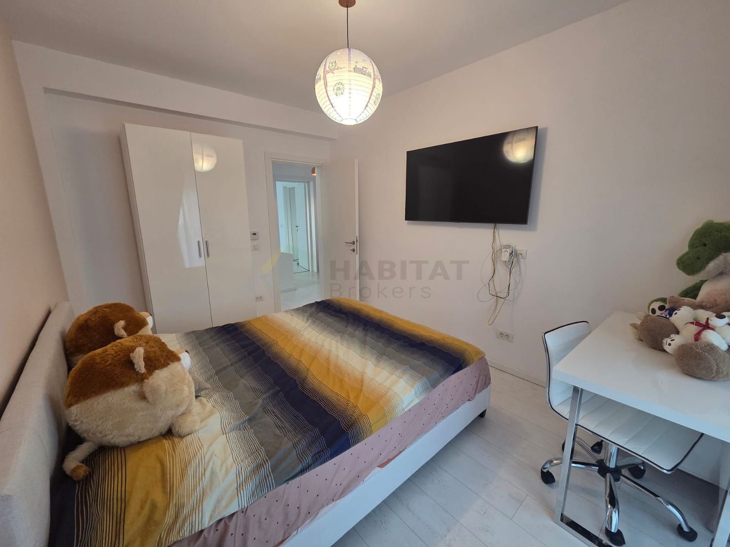 Vilă  cu mansardă, piscină și design modern – Tunari - Poză 24