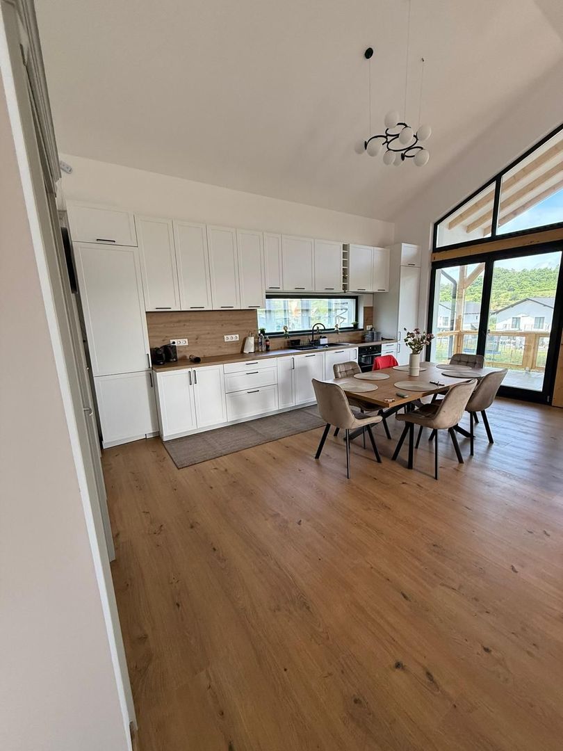 Casa 4 camere,2bai, 700 mp teren,mobilată si utilată - Poză 10