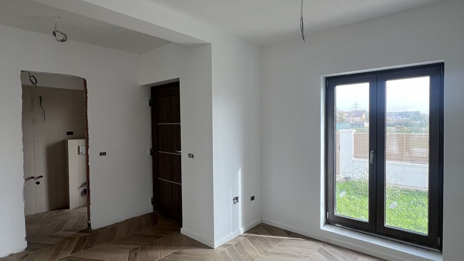 Vila 4 camere Dumbravita - Poză 1