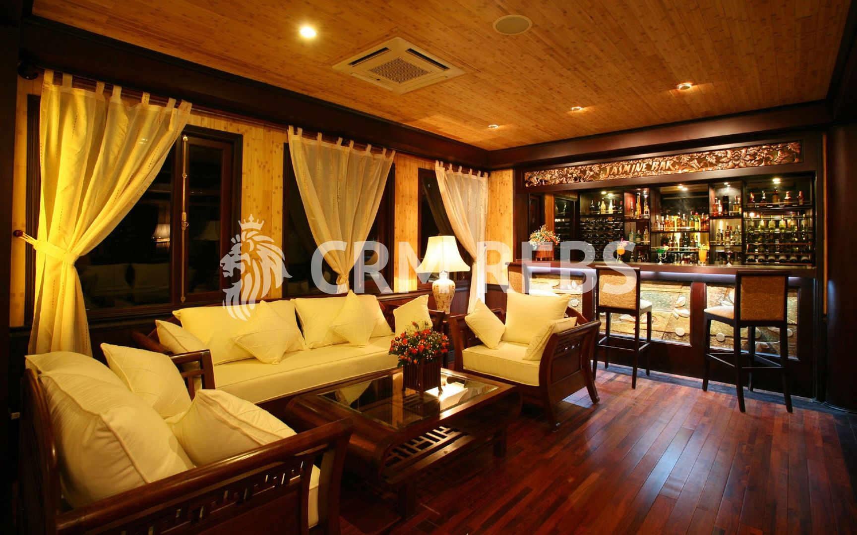 Apartament semicentral elegant si spatios - Poză 1