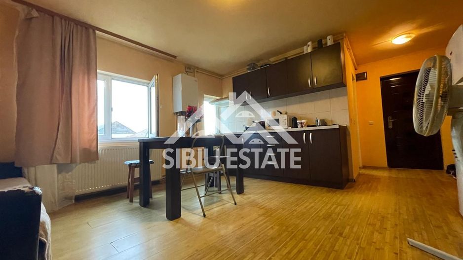 Apartament luminos cu 2 camere, la mansardă, în zonă căutată - Poză 3
