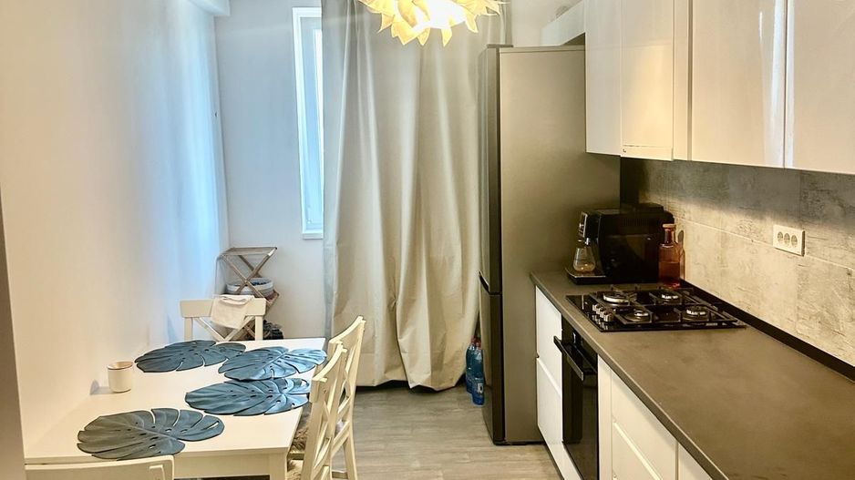 Apartament 2 camere,suprafata generoasa,mobilat si utilat,loc parcare subteran - Poză 1