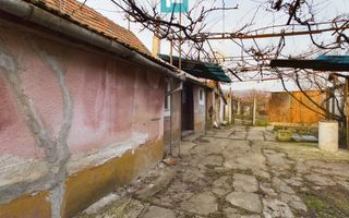 Casă modestă cu 3 camere în Ghioroc - Poză 7