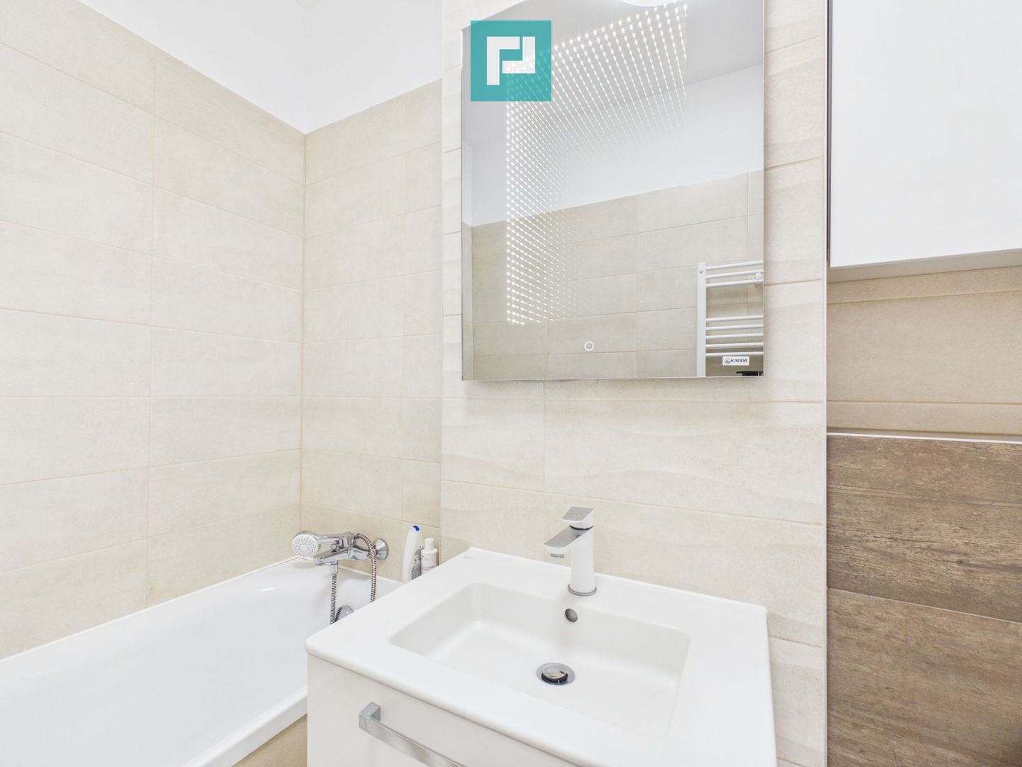 Apartament cu 3 camere Adora Park - Poză 7