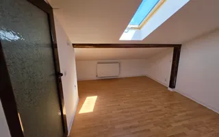 Apartament 5 camere, renovat, 68 mp utili + mansarda 52 mp,  Cetate - Poză 13