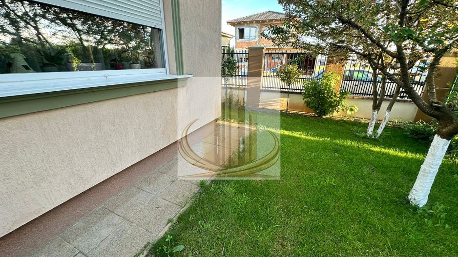 Casă premium cu panouri solare, stație EV, anexă locuibilă și grădină - Poză 22