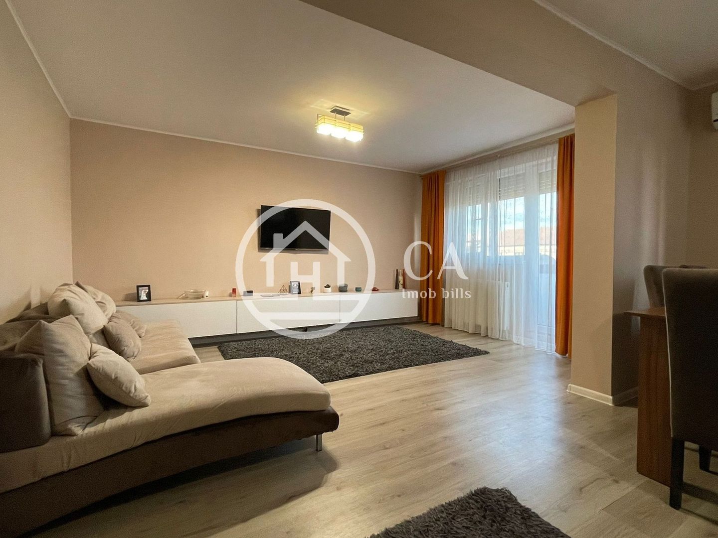 Apartament de vânzare cu 3 camere în zona Rogerius, Oradea - Poză 3