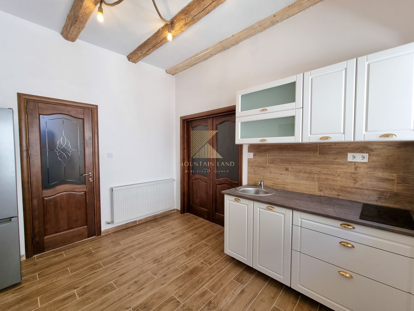 Casă individuală complet renovată, situată în centrul istoric al Brașo - Poză 4