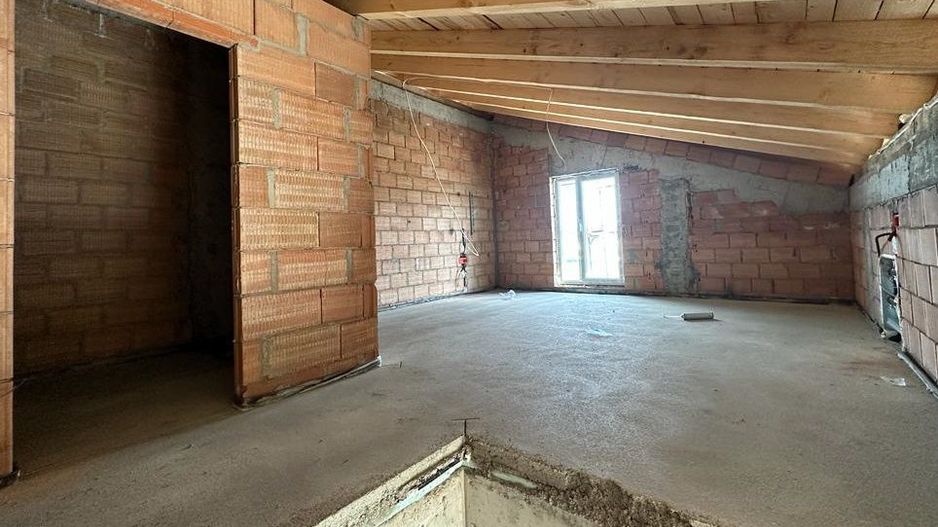 Apartament cu 3 camere cu terasa de 20 mp zona Sanpetru - Poză 12